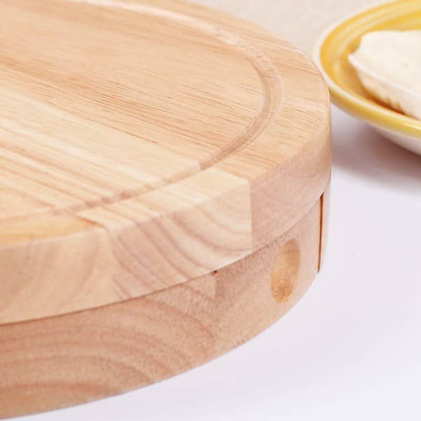 Käsebrett aus Holz mit Gravur