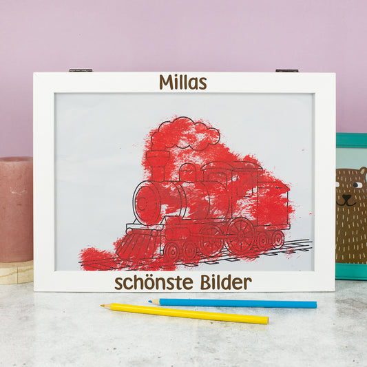 Personalisierter Bilderrahmen im Querformat mit Kinderzeichnung Lokomotive und Name