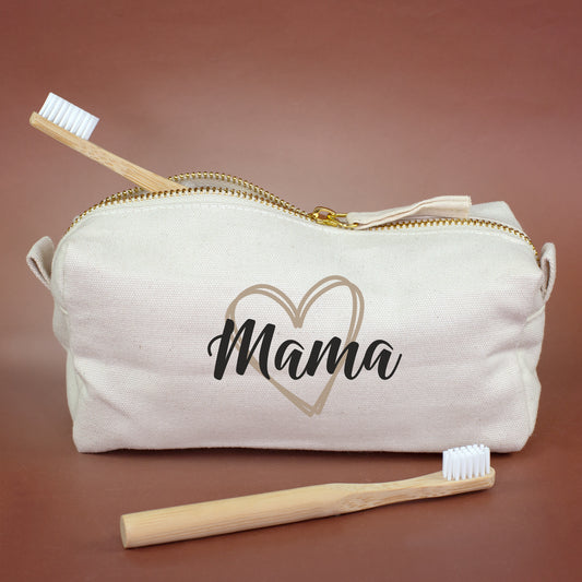 Großes Beautycase mit Herzmotiv und Name Mama aus naturfarbenem Canvas