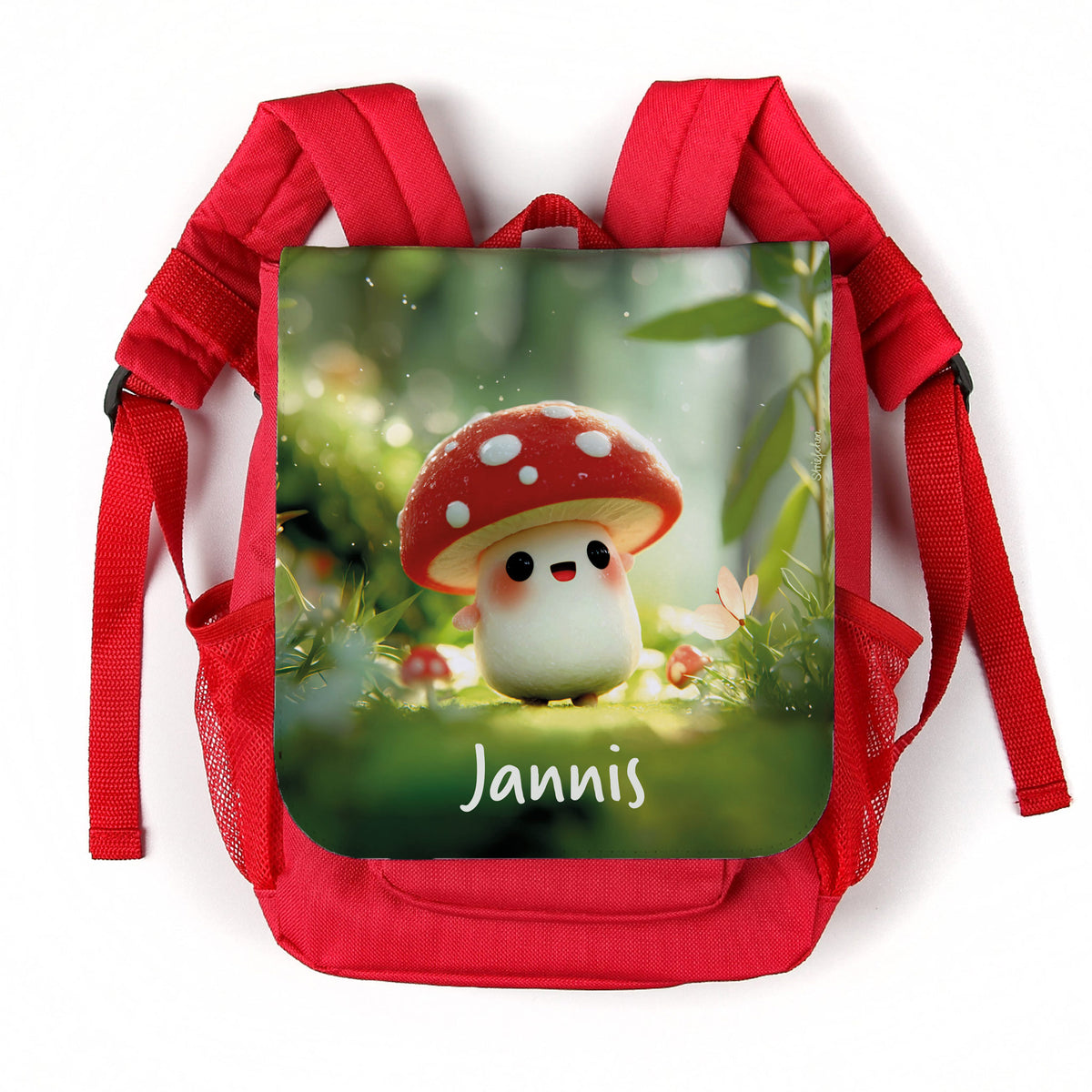 Roter Kindergartenrucksack mit Name Jannis und Glückspilz-Motiv freigestellt auf weißem Hintergrund