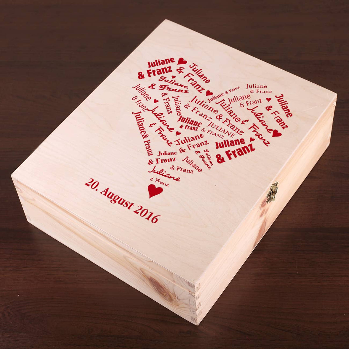 Holzkiste als Geschenkverpackung für 3 Flaschen Wein zur Hochzeit