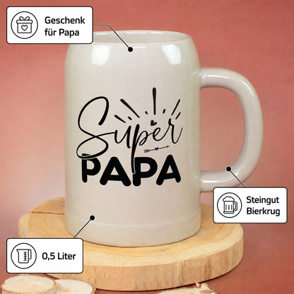 Keramik-Bierkrug „Super Papa“ auf Holzscheibe als Geschenk für Papa