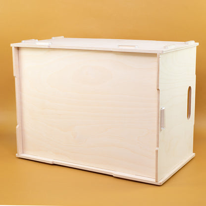 Untere Ansicht der naturfarbenen Holzbox mit ruhiger Maserung und minimalistischem Design ohne Personalisierung