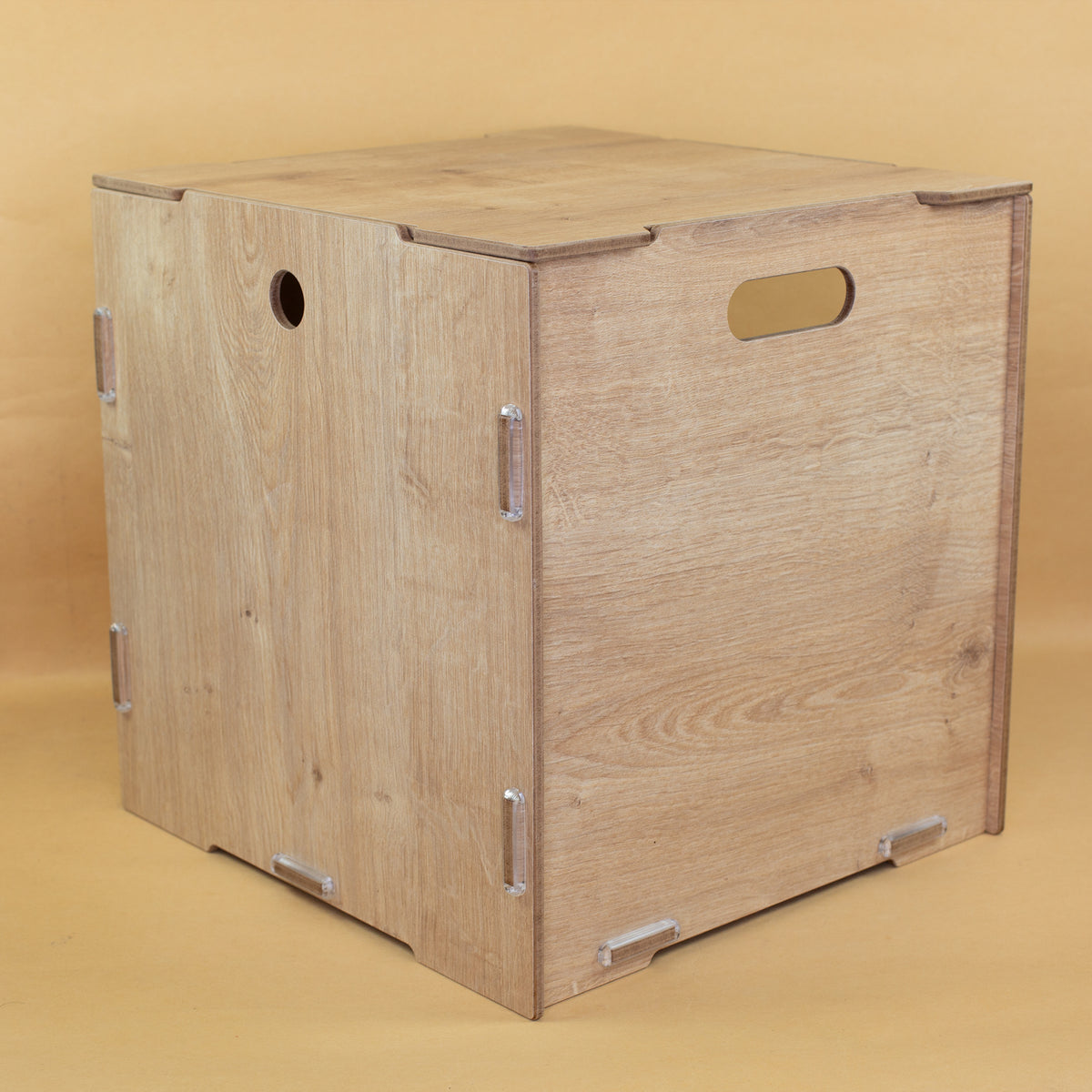 Personalisiertes Katzenhaus von der Seite mit Griff