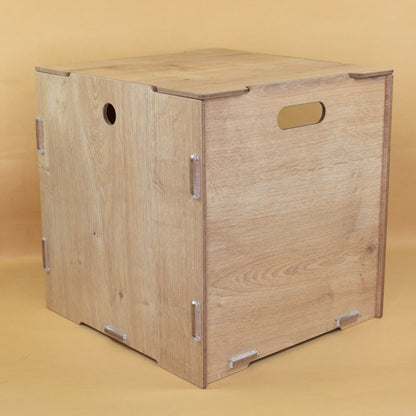 Personalisiertes Katzenhaus von der Seite mit Griff