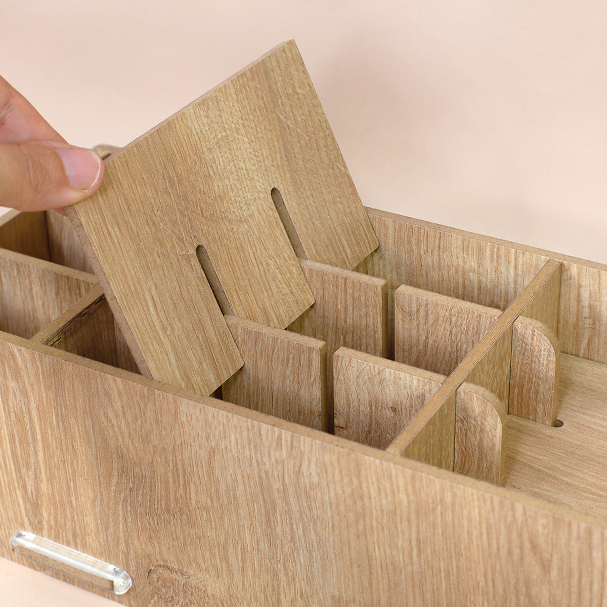 Stiftebox in Holzoptik mit einsetzbarer Trennplatte für flexible Aufteilung