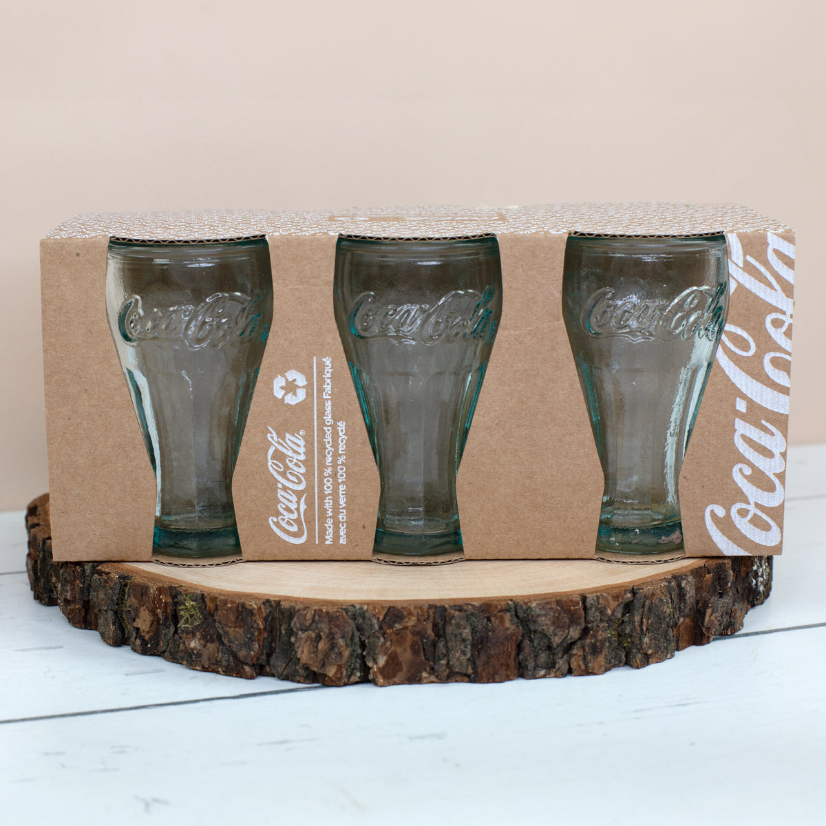 Verpacktes 6er Set Coca-Cola Schnapsgläser aus recyceltem Glas in brauner Kartonage