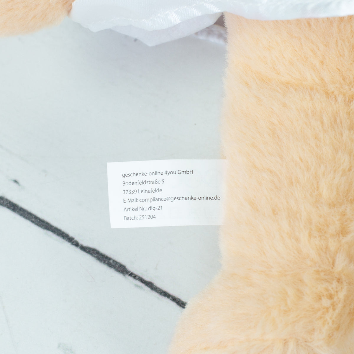Herstelleretikett am personalisierten Braut Kuscheltier mit Artikelnummer