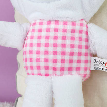 Detailaufnahme des rosa karierten Stoffkörpers am Kuscheltier Hase