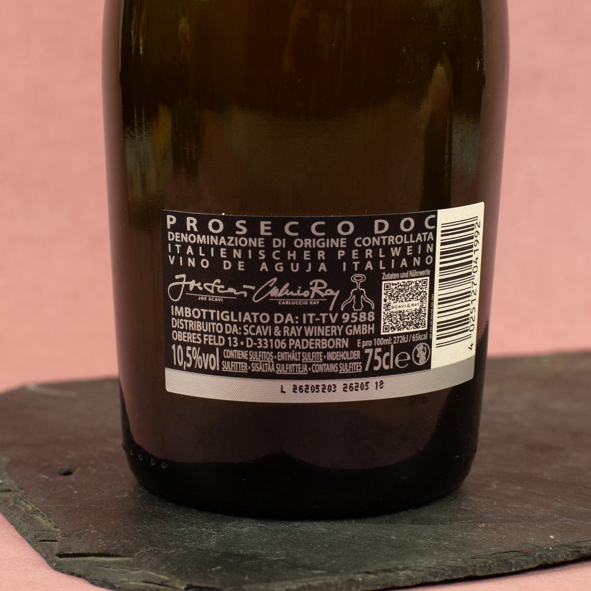 Detailansicht des rückseitigen Etiketts der Scavi & Ray Prosecco DOC Frizzante Flasche mit Produktangaben