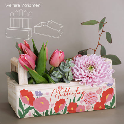 Pflanzkorb aus Holz zum Muttertag mit Blumenmotiv und Tulpen als Geschenkverpackung