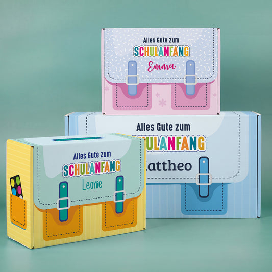 Personalisierte Geschenkboxen im Schulranzen-Design in verschiedenen Größen und Farben mit Wunschname