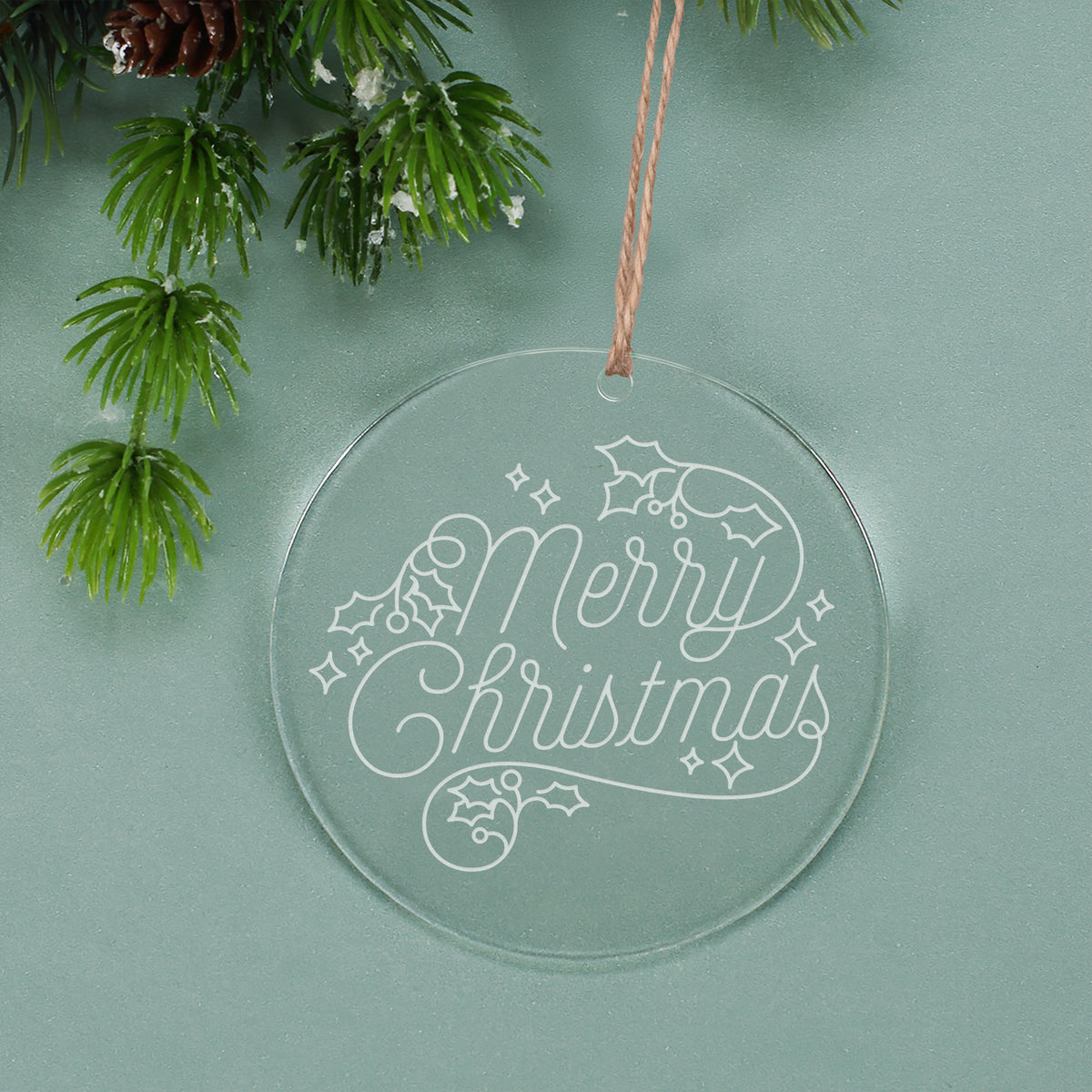 Weihnachtsbaumanhänger aus Acryl mit Merry Christmas Motiv und Juteband