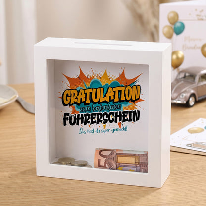Weiße Spardose im Bilderrahmen-Design als Geldgeschenk zum bestandenen Führerschein