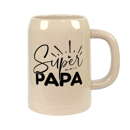 Freigestellter 0,5-Liter-Bierkrug mit „Super Papa“-Aufdruck