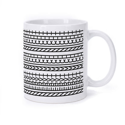 Freigestellte Produktansicht der lustigen Keramiktasse mit Musterdesign