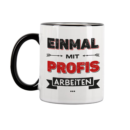 Kaffeetasse mit Spruch Einmal mit Profis arbeiten auf weißem Hintergrund