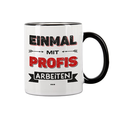 Kaffeetasse mit Spruch Einmal mit Profis arbeiten auf weißem Hintergrund