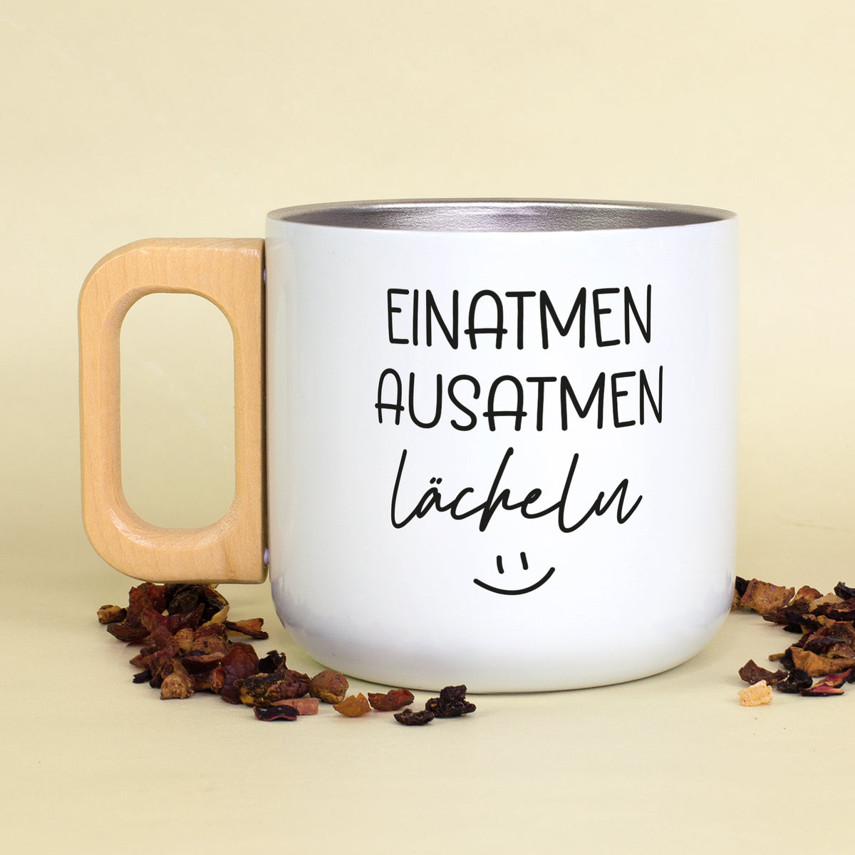 Doppelwandiger Edelstahlbecher in Weiß mit Holzgriff und schwarzem Druckmotiv