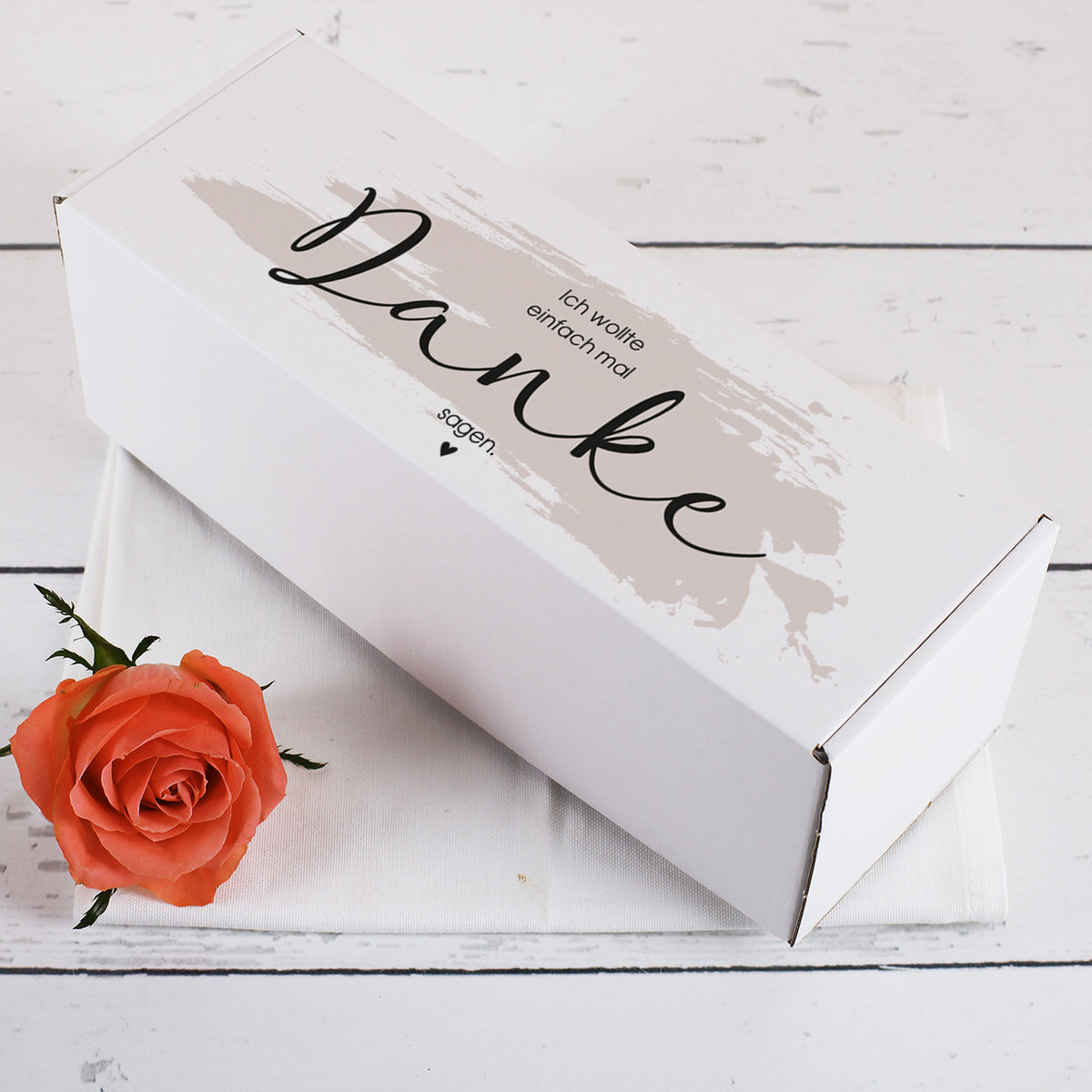 Nahaufnahme des Kartondeckels mit schwarzem Aufdruck „Ich wollte einfach mal Danke sagen“.