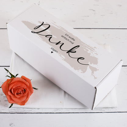 Nahaufnahme des Kartondeckels mit schwarzem Aufdruck „Ich wollte einfach mal Danke sagen“.