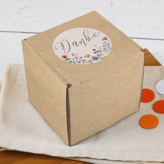 Geschenkbox im Kraftpapier-Look mit floralem Aufdruck Danke – quadratisch, für kleine Aufmerksamkeiten