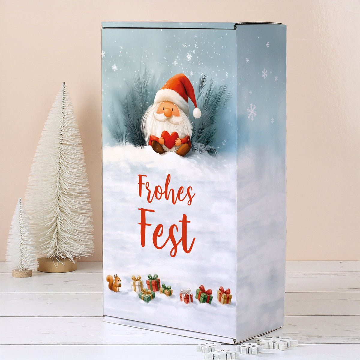 Seitliche Ansicht der Geschenkbox mit Wichtelmotiv und winterlichem Hintergrund