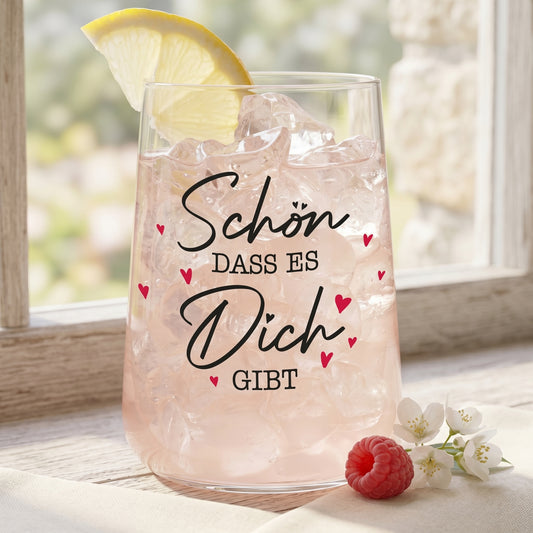 Trinkglas mit Zitronenscheibe, Eiswürfeln und Aufdruck Schön dass es Dich gibt auf Holztisch