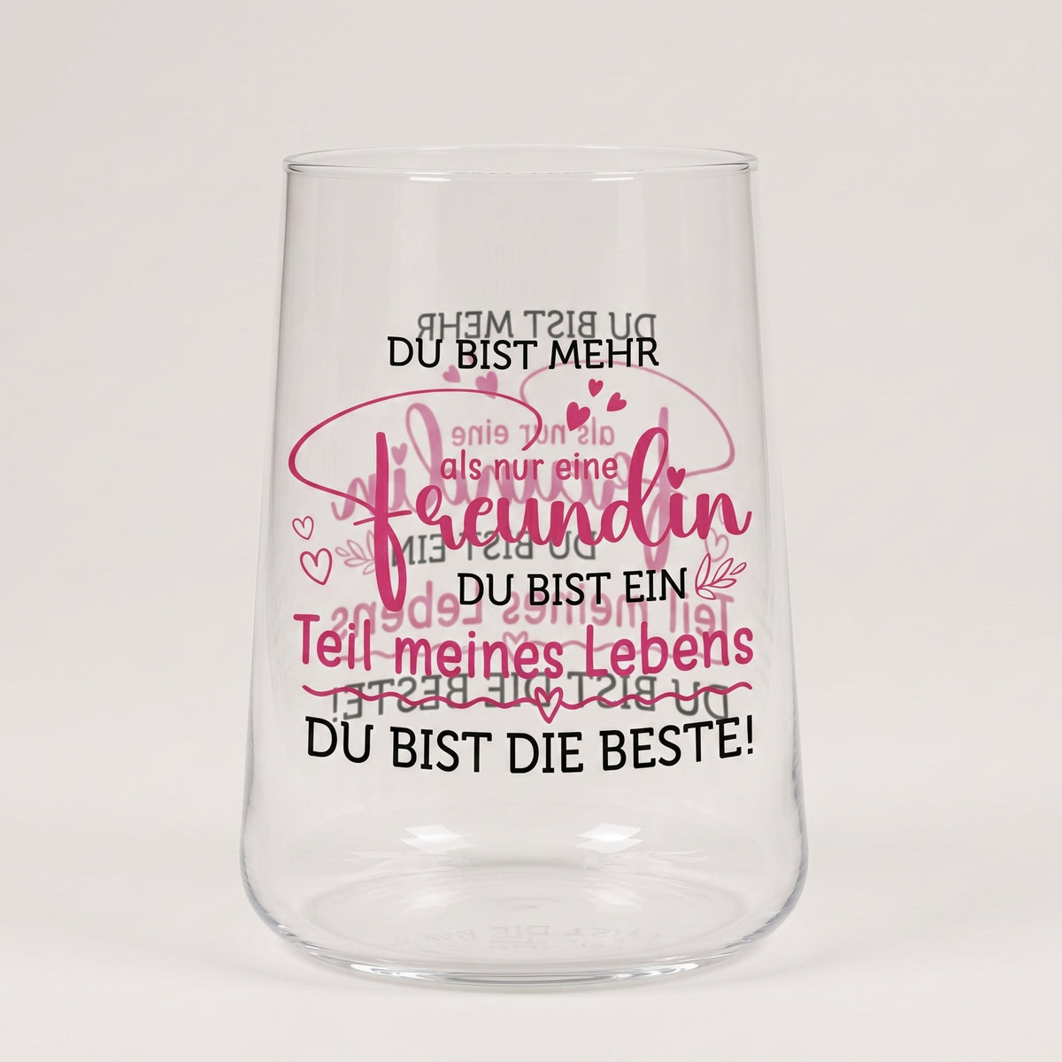 Bedrucktes Trinkglas für die beste Freundin mit Spruch auf weißem Hintergrund als Freisteller