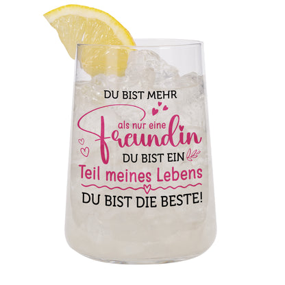 Bedrucktes Trinkglas für die beste Freundin mit Spruch auf weißem Hintergrund als Freisteller