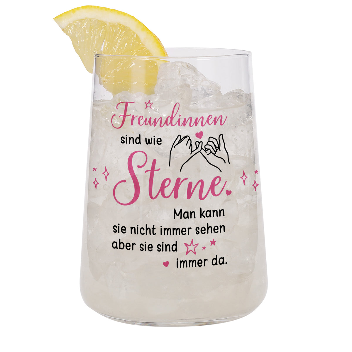 Trinkglas mit Freundinnen-Motiv gefüllt mit Eis und Zitronenscheibe auf weißem Hintergrund als Produktbild für ein Geschenkglas