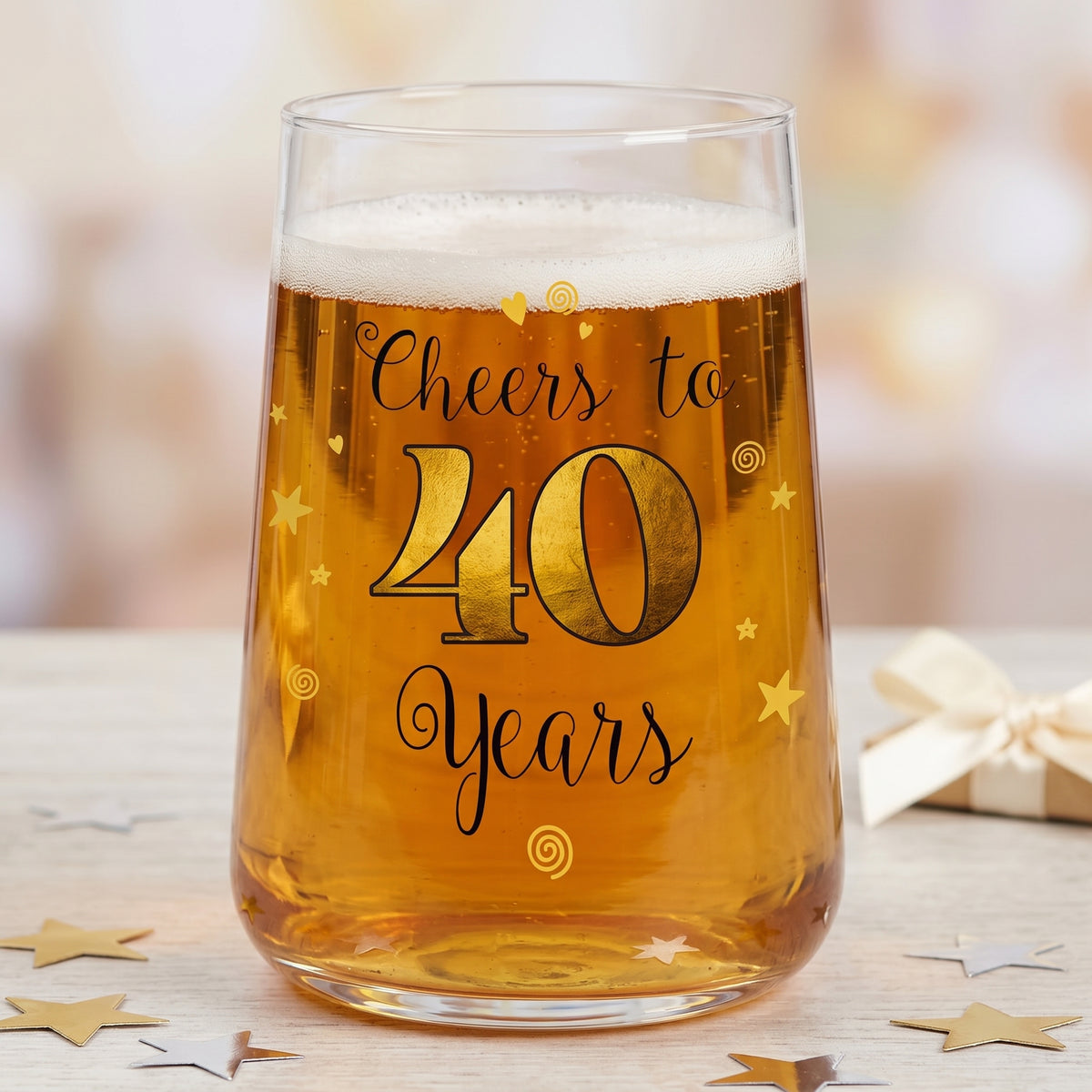 Bierglas zum 40. Geburtstag mit Cheers to 40 Years Design und goldfarbener 40