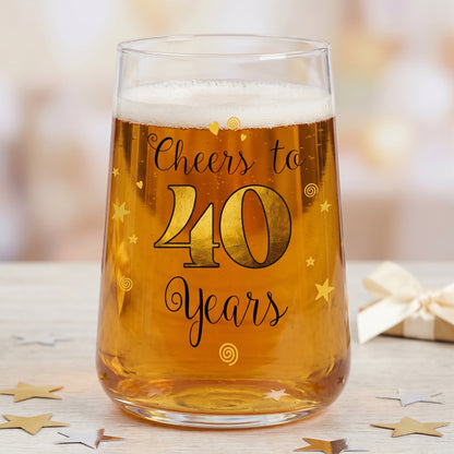 Bierglas zum 40. Geburtstag mit Cheers to 40 Years Design und goldfarbener 40