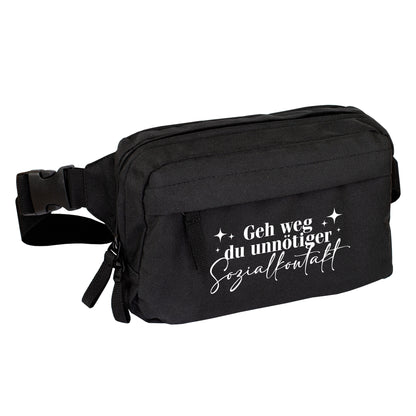Schwarze Bauchtasche mit weißem Spruch Geh weg du unnötiger Sozialkontakt freigestellt auf weißem Hintergrund