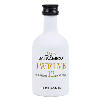 Balsamico Essig Twelve 100 ml freigestellt in edler weißer Keramikflasche