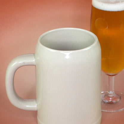 Detailansicht Rand des Steingut Bierkrug aus Keramik