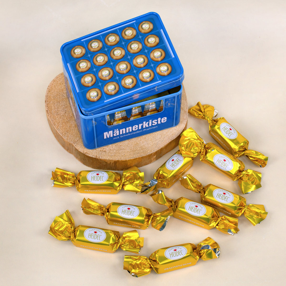 Blaue Männerkiste mit 9 Schokoladen-Pralinen und Bierkasten Motiv