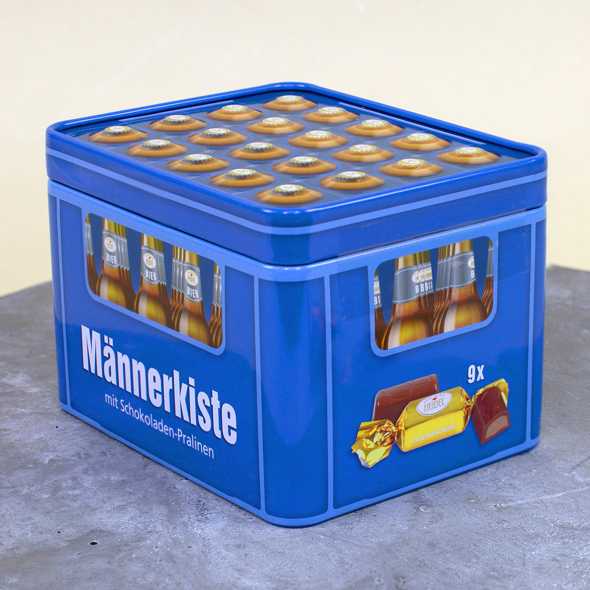 Männerkiste aus Metall mit 9 Pralinencreme Schokoladen im Bierkasten Design