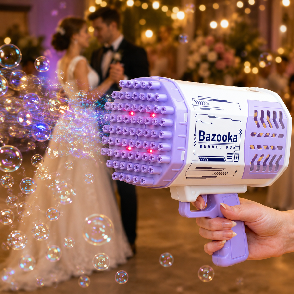Seifenblasenmaschine mit LED als Effekt für Hochzeit und Tanzfläche mit Brautpaar im Hintergrund