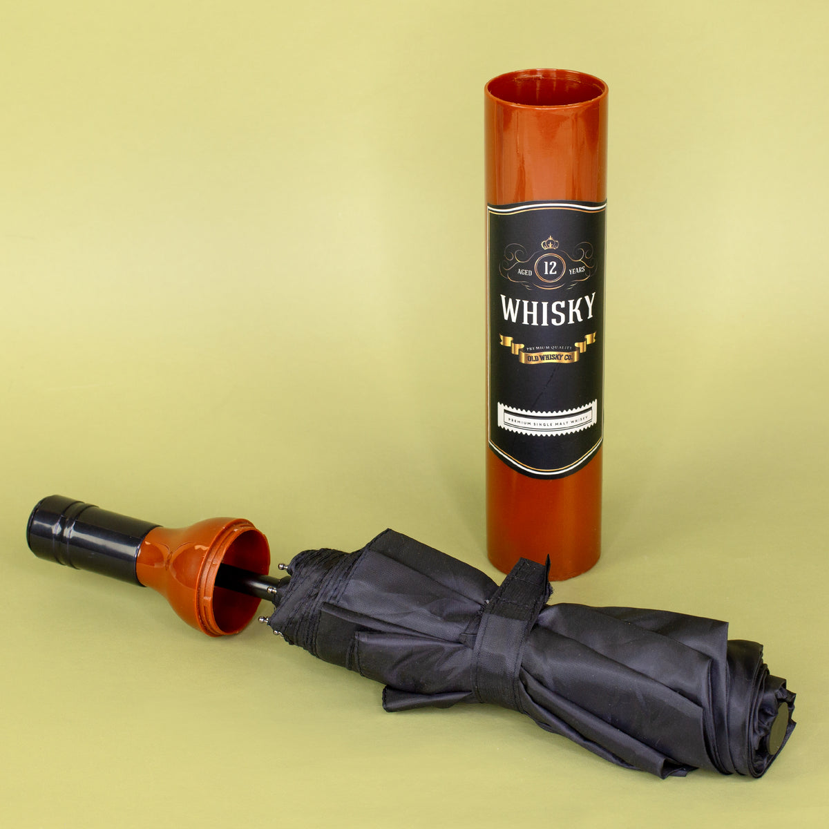 Taschen Regenschirm als Whiskyflasche