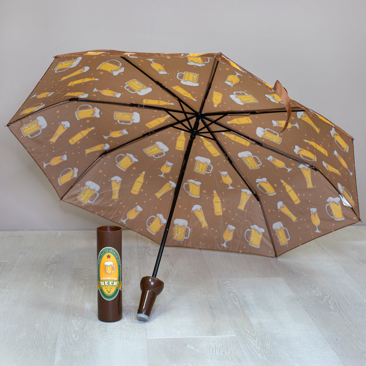 Taschen Regenschirm als Bierflasche