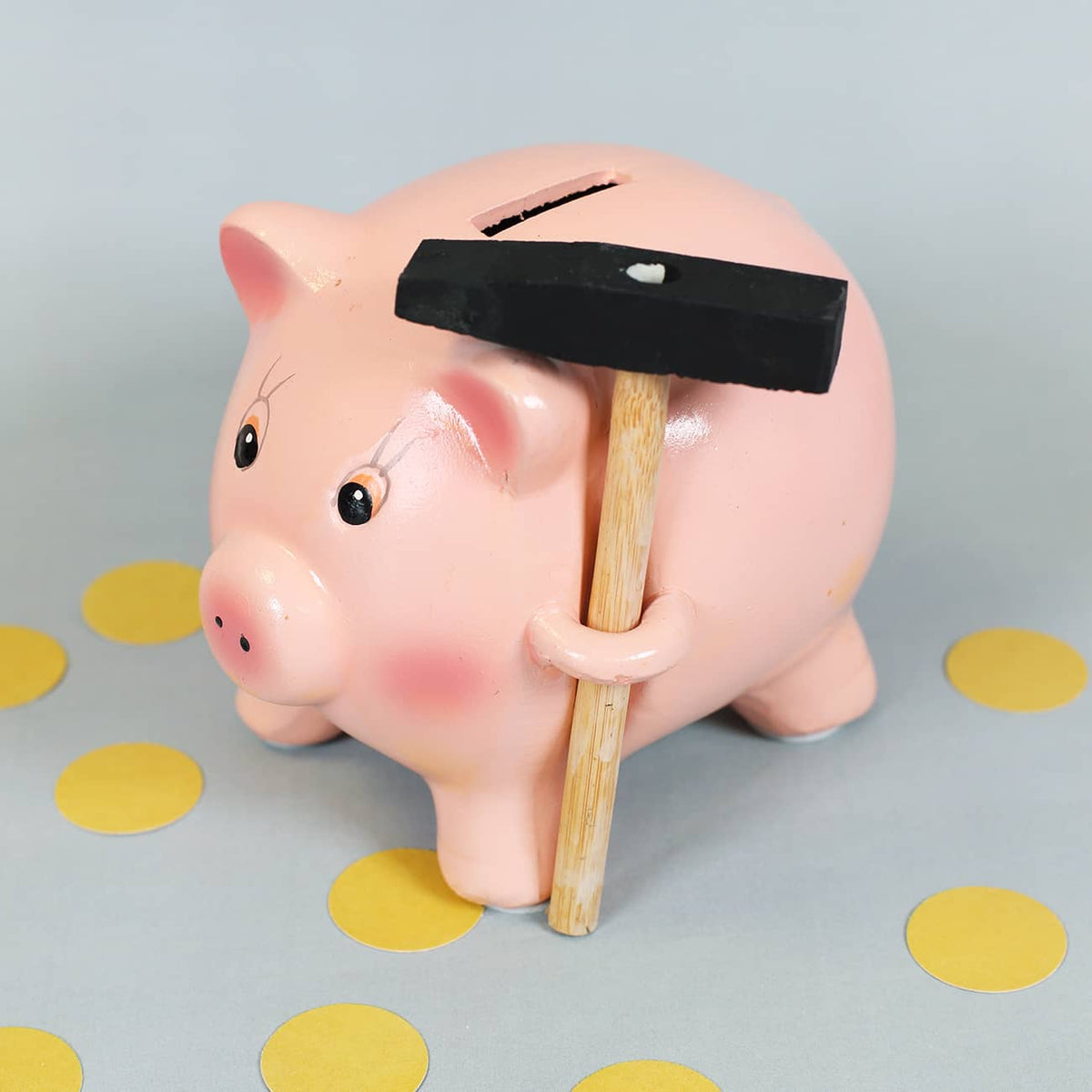 Sparschwein mit Hammer
