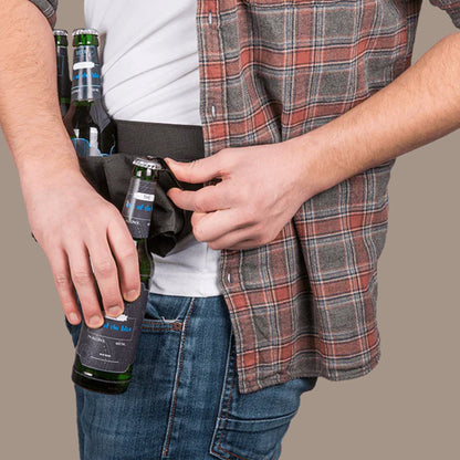 Metall-Flaschenöffner als praktisches Zubehör am Biergürtel für Vatertag und Partys
