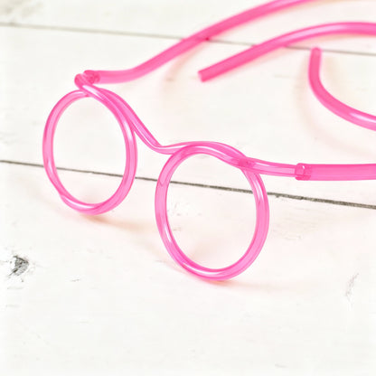 Pinke Trinkschlauch-Brille – Detailansicht der lebensmittelechten Party-Trinkbrille aus TPU