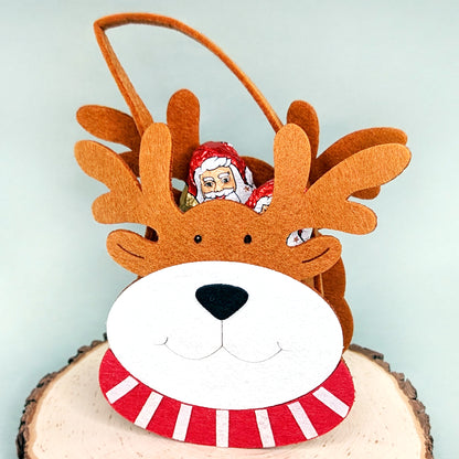 Geschenktüte Weihnachten aus Filz Motiv Rentier mit Schal auf Baumscheibe