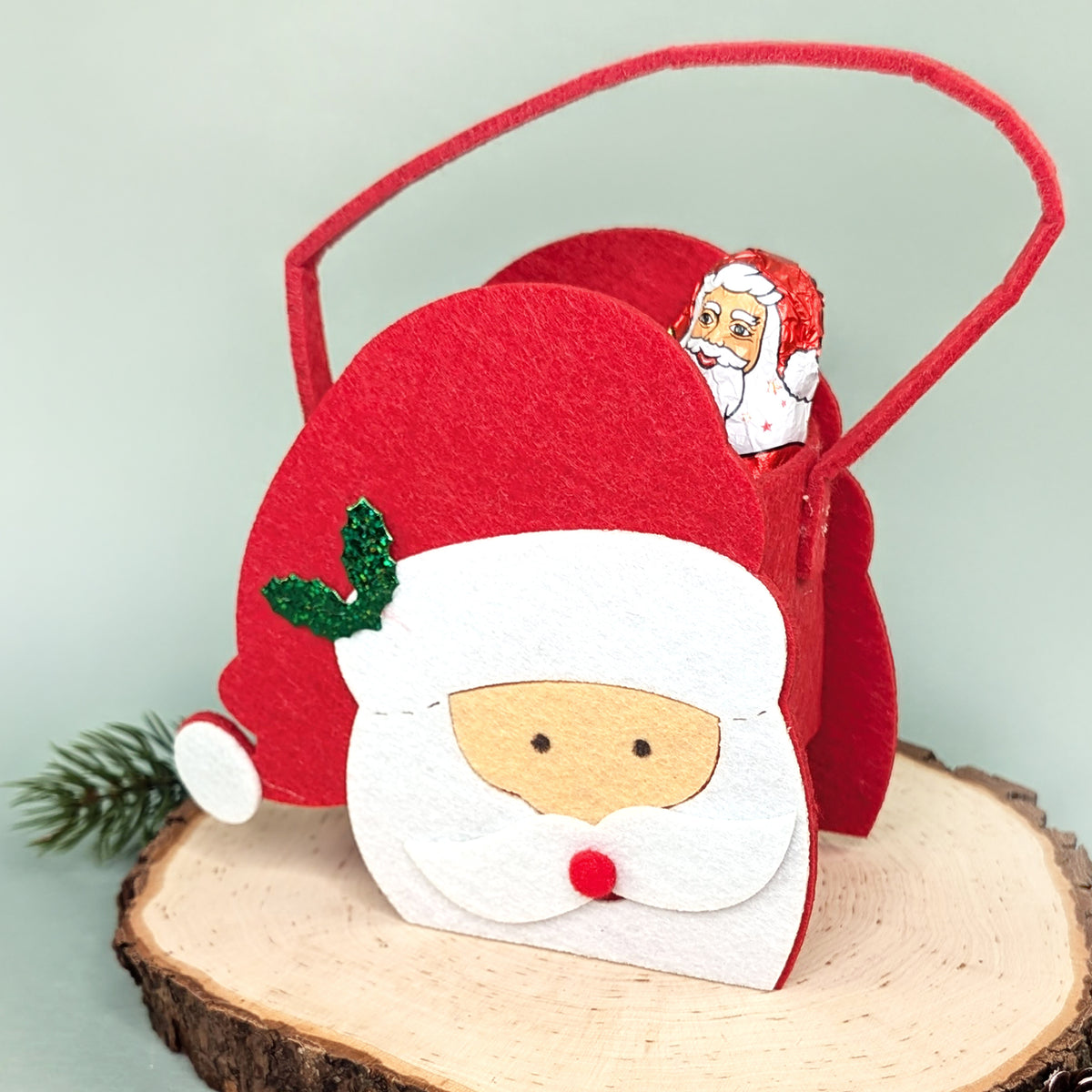 Geschenktüte aus Filz Weihnachten Motiv Weihnachtsmann-Gesicht auf Baumscheibe