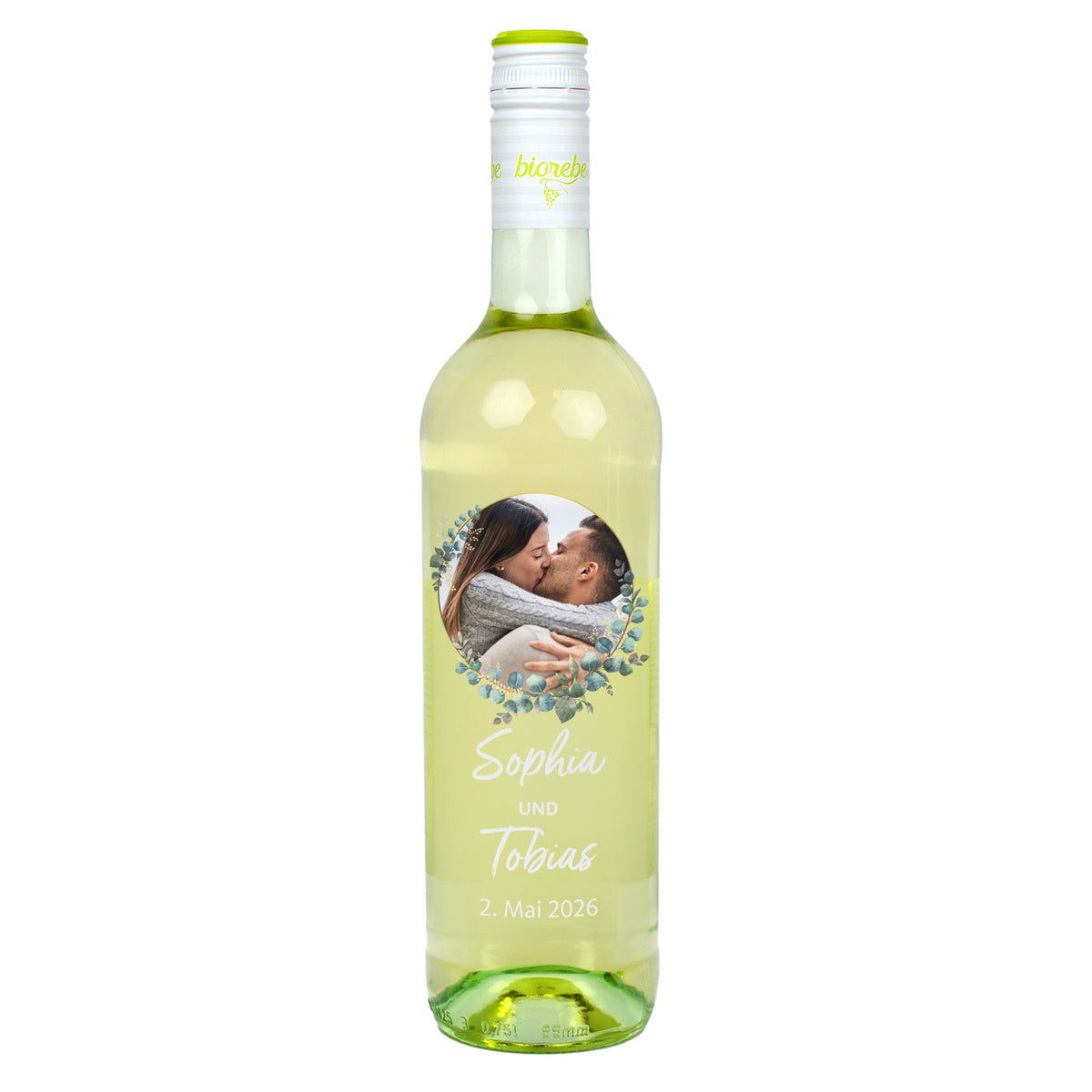 Personalisierte Flasche Weißwein mit Hochzeitsmotiv, Foto im Eukalyptuskranz, Namen und Datum.
