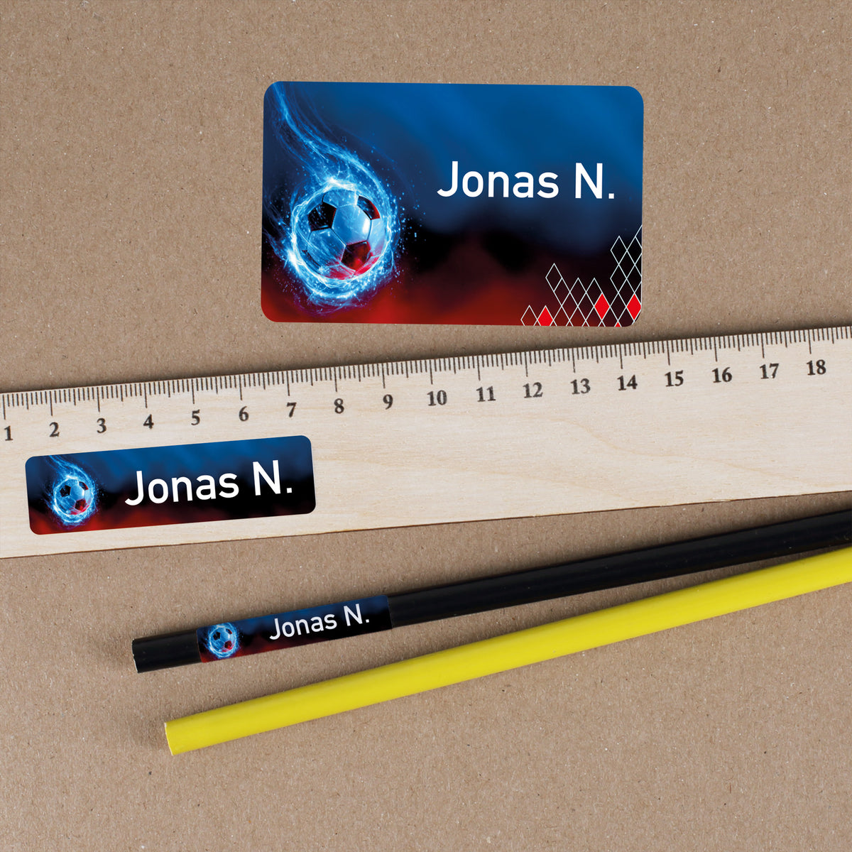 Fußball-Namensaufkleber mit Name Jonas N. auf Lineal, Stift und Heftumschlag