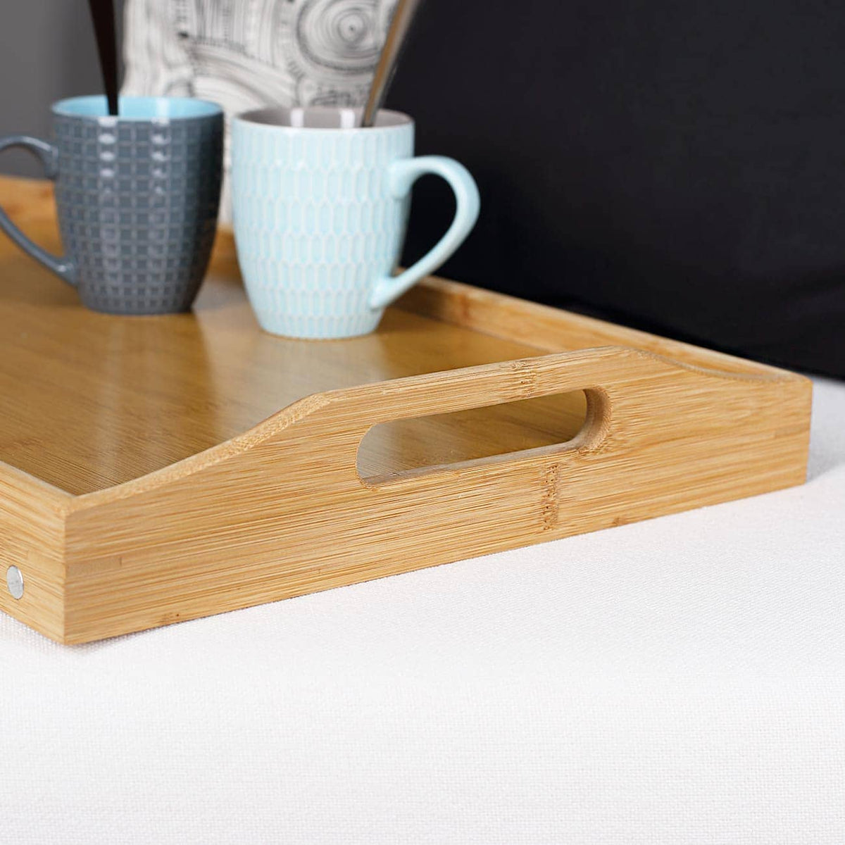 Mit praktischen Tragegriffen