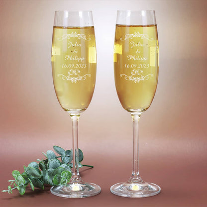 2 gravierte Sektgläser zur Hochzeit 